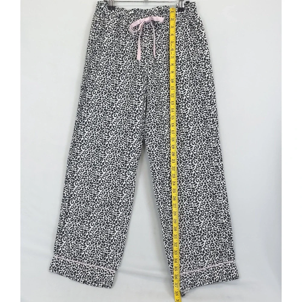 Victoria's Secret‎ Pajama Set White Leopard Print Women XS Button Up Top Pants
